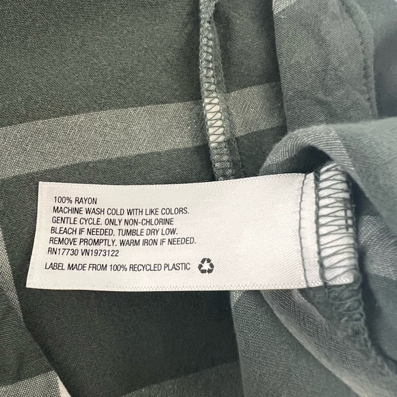 Universal Thread Target Sage Green Plaid Cropped Shirt with front tie XL - Picture 7 of 9